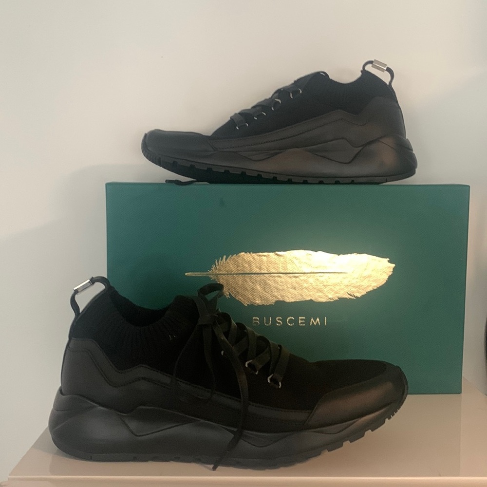 Men’s size 42 (9) Buscemi Runners —BLACK